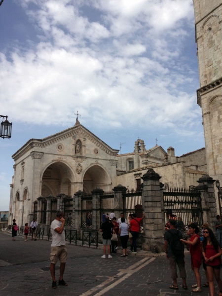 Путешествие в Апулию: Бари, Кастель Дель Монте, Монте Сант'Анжело. (Практические советы).