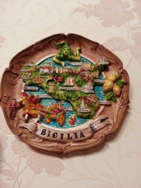 Кто коллекционирует сувенирные тарелочки?