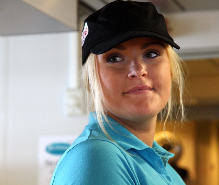 Красивые, симпатичные и живописные девушки планеты Земля. ( фототраффик )