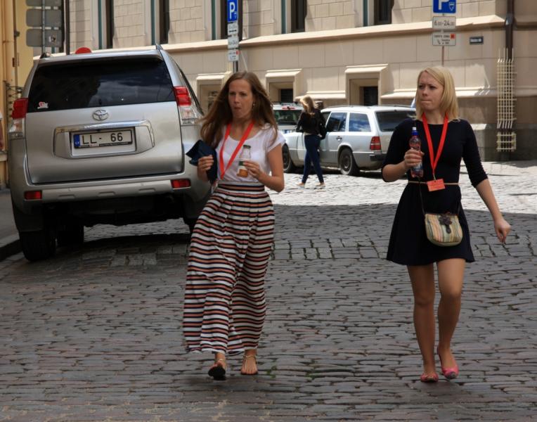 Красивые, симпатичные и живописные девушки планеты Земля. ( фототраффик )