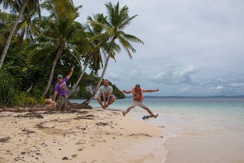 Папуа (племена короваев + Raja Ampat), на авто восточная и центральная Ява (фото).