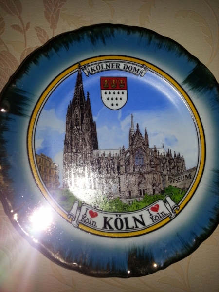 Кто коллекционирует сувенирные тарелочки?