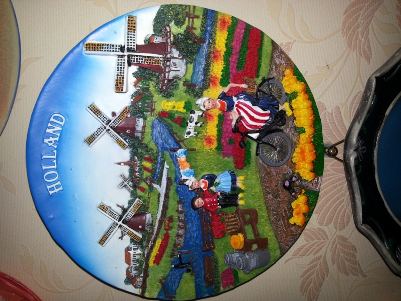 Кто коллекционирует сувенирные тарелочки?