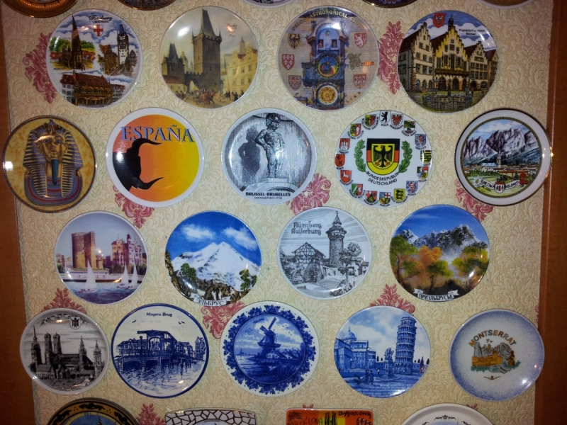 Кто коллекционирует сувенирные тарелочки?