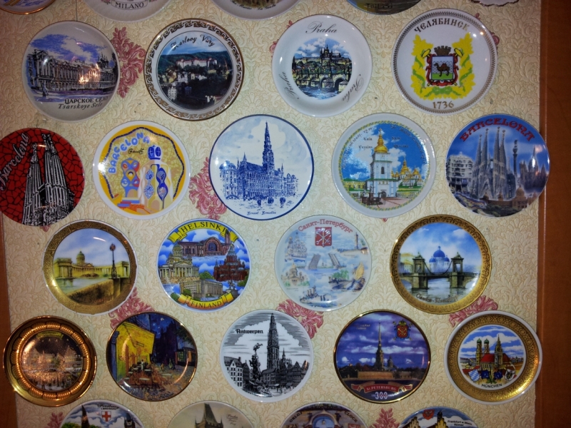 Кто коллекционирует сувенирные тарелочки?