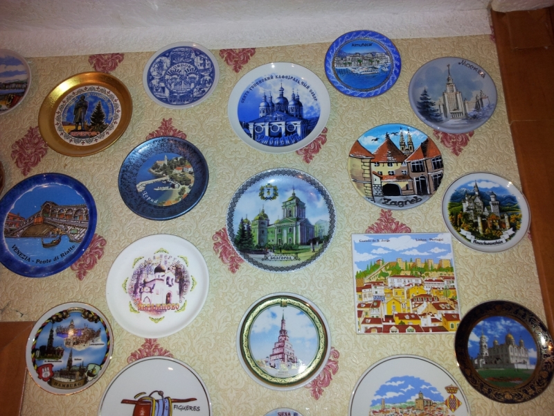 Кто коллекционирует сувенирные тарелочки?