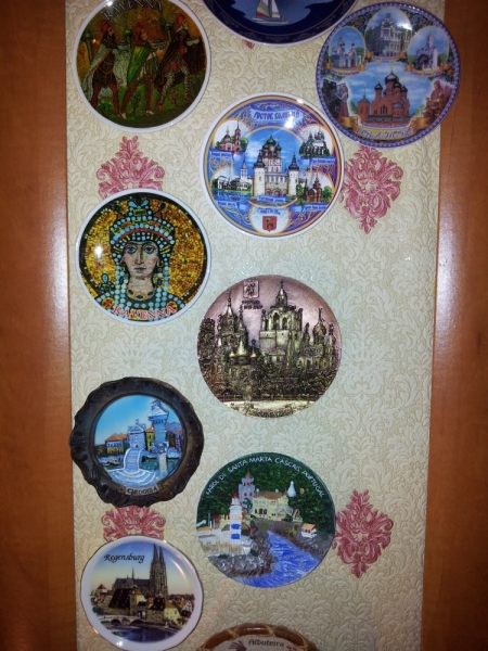 Кто коллекционирует сувенирные тарелочки?