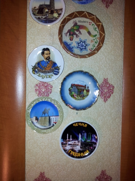 Кто коллекционирует сувенирные тарелочки?