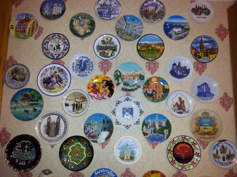 Кто коллекционирует сувенирные тарелочки?