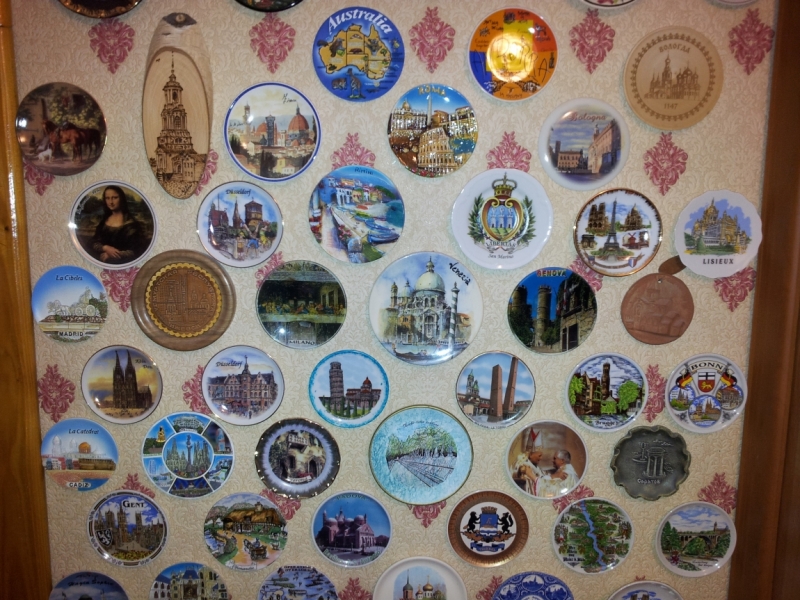 Кто коллекционирует сувенирные тарелочки?