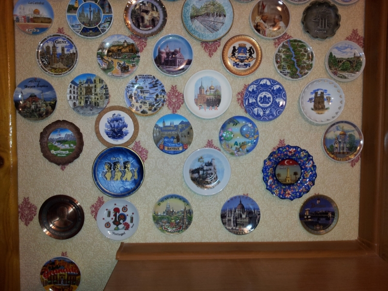 Кто коллекционирует сувенирные тарелочки?