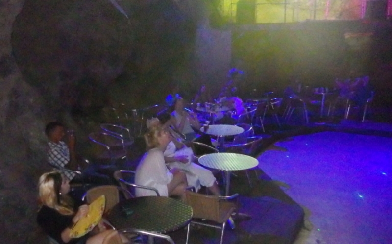 Три недели в высокий сезон