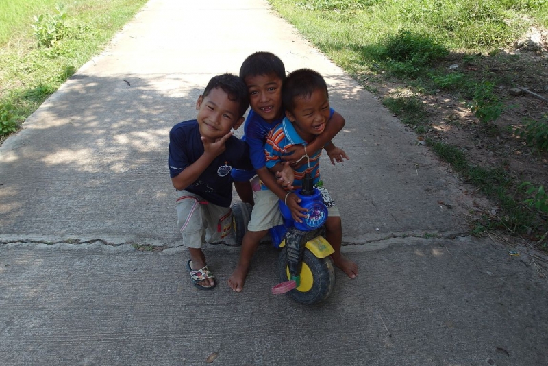 Немного о тайской деревне фото+видео  (Провинция Бурирам, район Пракхон Чай)