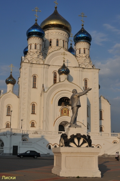 Белые скалы на чёрной земле (Воронежская обл)