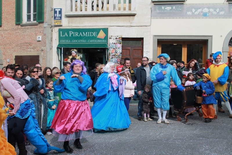Карнавал carnevale di Foiano (Ареццо) празднуется уже в 476 раз