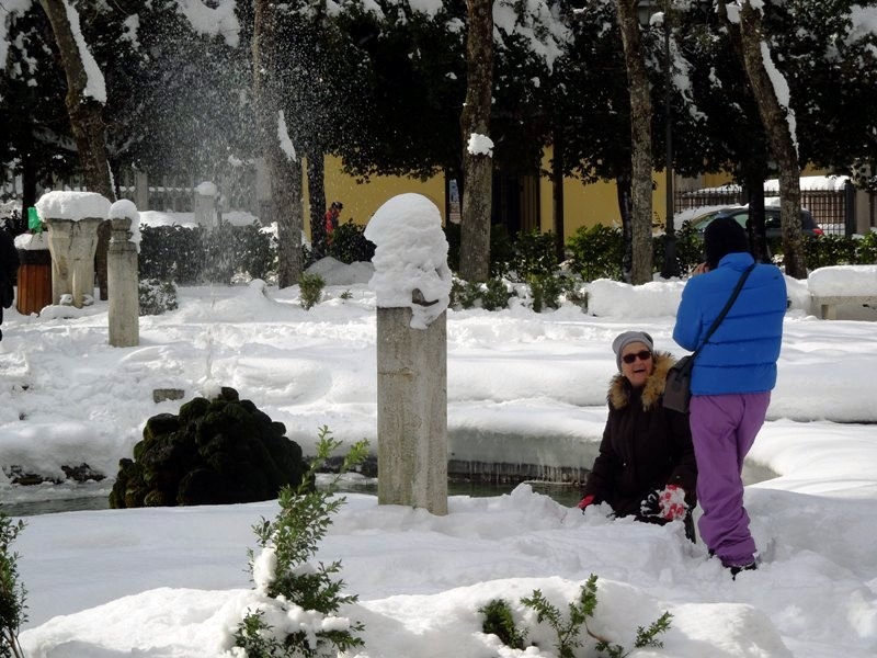 2014, дек. В деревню, в глушь, в Абруццо! Горы, borghi, бродилки, снежный плен в Сульмоне. Без а/м.