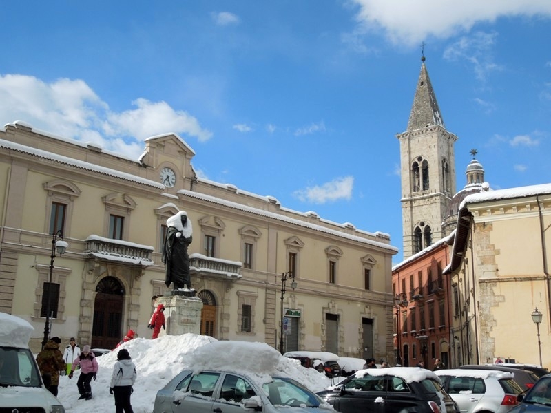 2014, дек. В деревню, в глушь, в Абруццо! Горы, borghi, бродилки, снежный плен в Сульмоне. Без а/м.