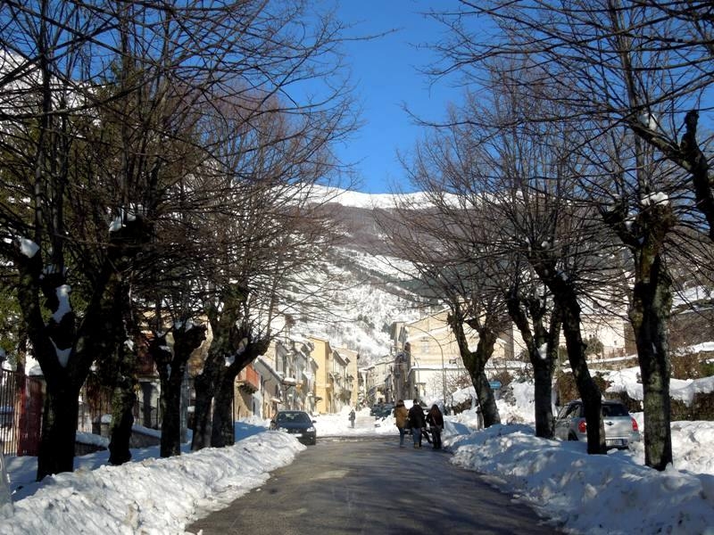 2014, дек. В деревню, в глушь, в Абруццо! Горы, borghi, бродилки, снежный плен в Сульмоне. Без а/м.