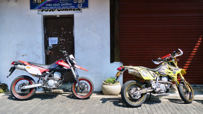 Культурный треугольник на мотобайках + пляжи Хиккадува - Матара (много фото)