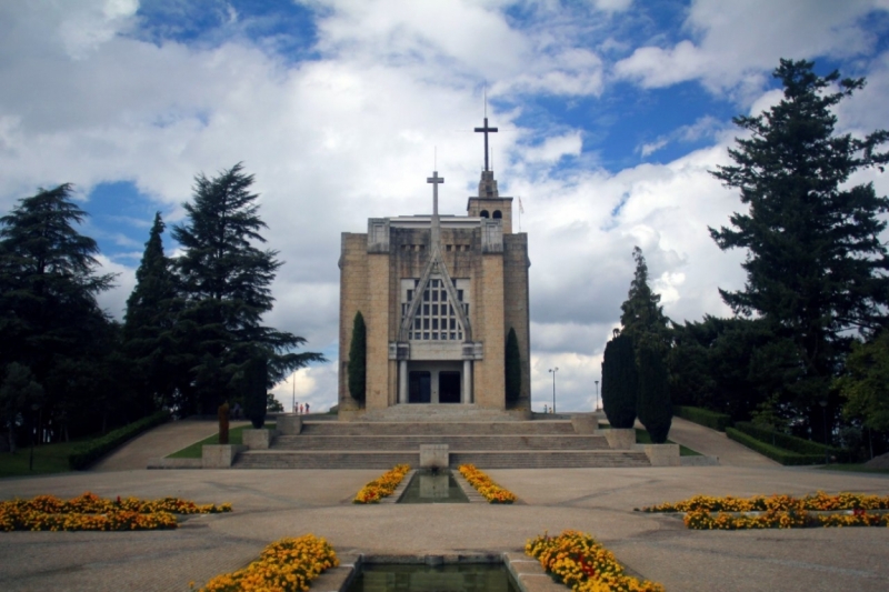 8 городов Португалии + пещеры и Дом Камень