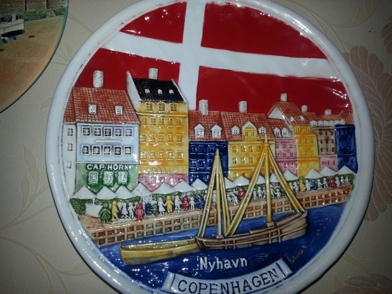 Кто коллекционирует сувенирные тарелочки?