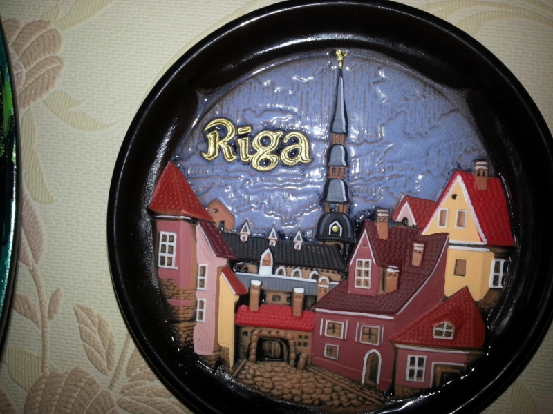 Кто коллекционирует сувенирные тарелочки?