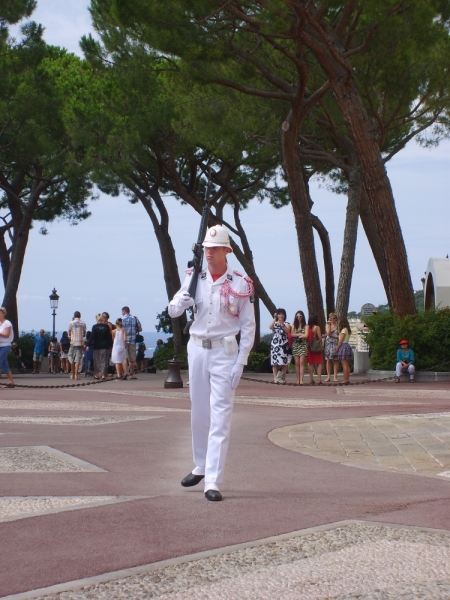 Люди в форме  (фото)