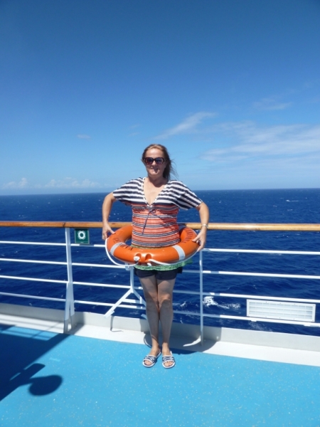 Фотографии с капитаном, в спасательных кругах и жилетах