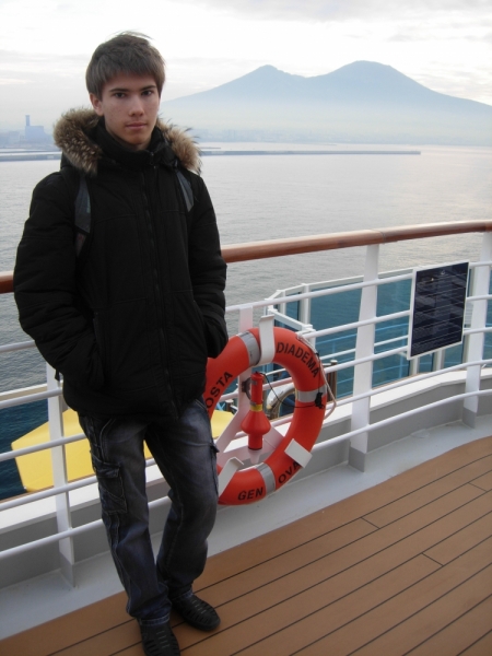 Фотографии с капитаном, в спасательных кругах и жилетах