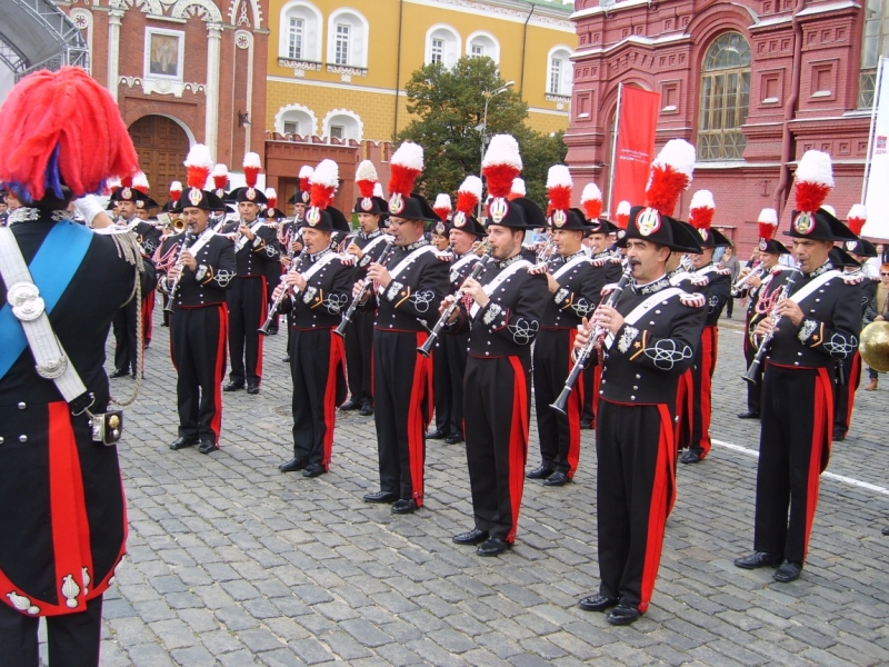 Люди в форме  (фото)