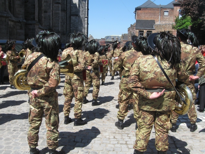 Люди в форме  (фото)