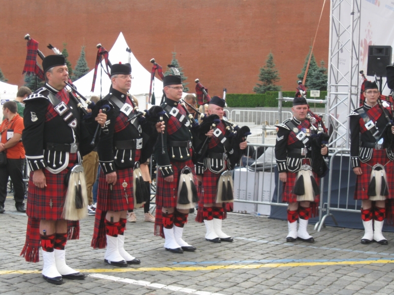 Люди в форме  (фото)