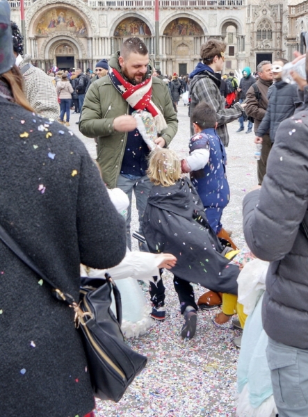 Венеция (2015, 2016, 2017, 2019, 2020...). В нескольких томах с продолжением.