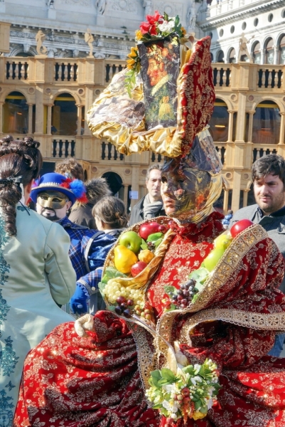 Венеция (2015, 2016, 2017, 2019, 2020...). В нескольких томах с продолжением.