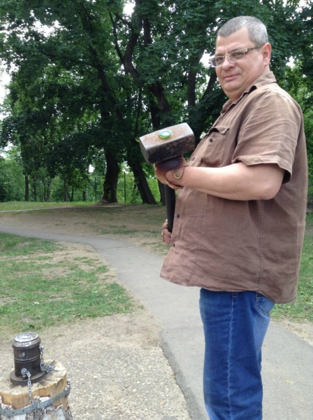 В гости к котенку на улицу Лизюкова сквозь облака тополиного пуха. Воронеж Май 2015