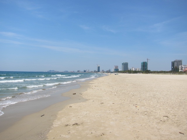 Дананг: Sea and the City. Пляж в большом городе.