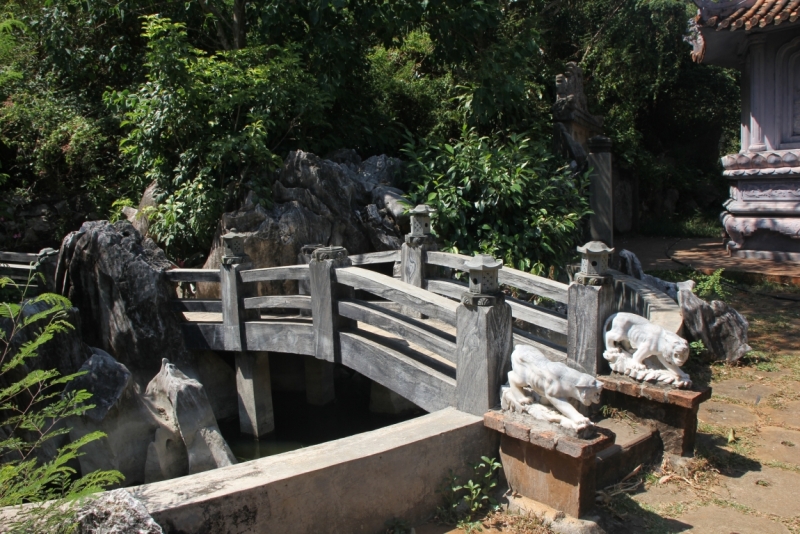 Вьетнам. Центральный и северный. Восемь четыре два