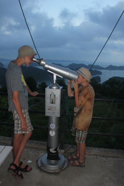 Вьетнам. Центральный и северный. Восемь четыре два