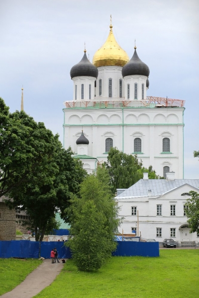 Псков-Изборск-Печоры из СПб на выходные, июнь 2015