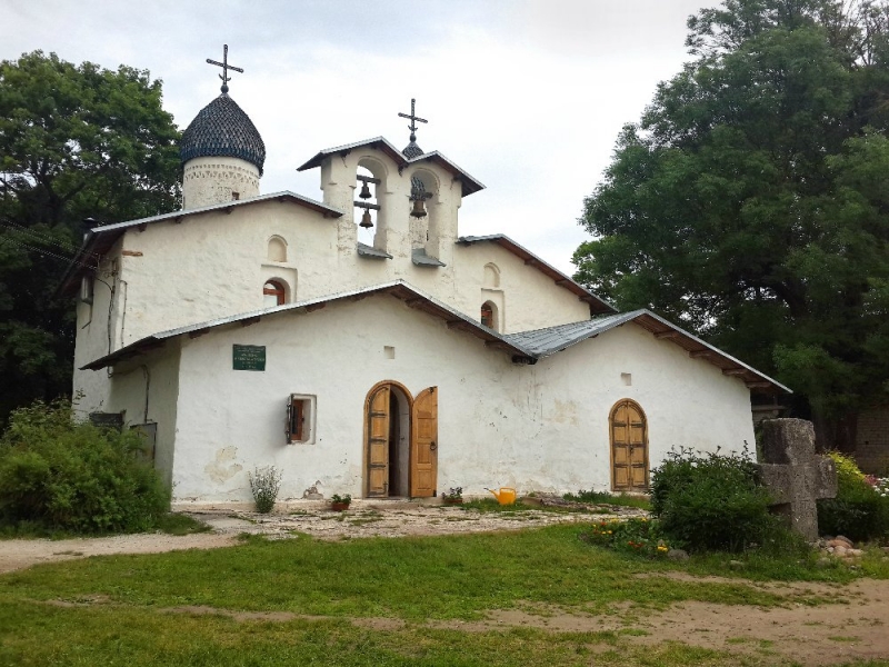 Псков-Изборск-Печоры из СПб на выходные, июнь 2015