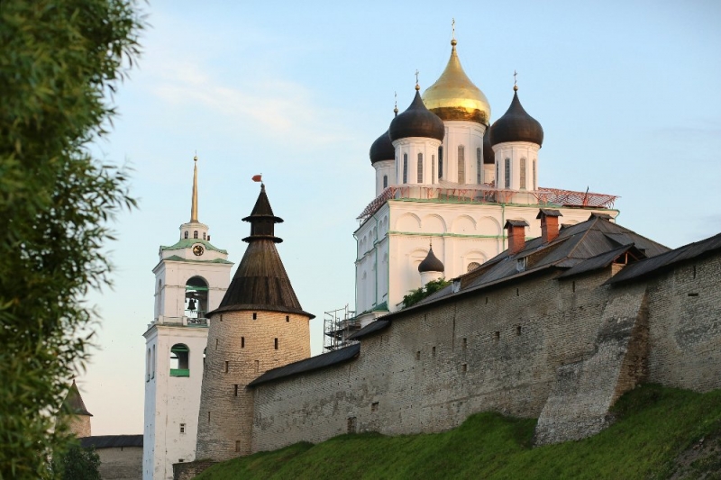 Псков-Изборск-Печоры из СПб на выходные, июнь 2015