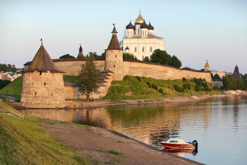 Псков-Изборск-Печоры из СПб на выходные, июнь 2015