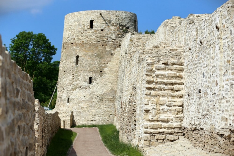 Псков-Изборск-Печоры из СПб на выходные, июнь 2015