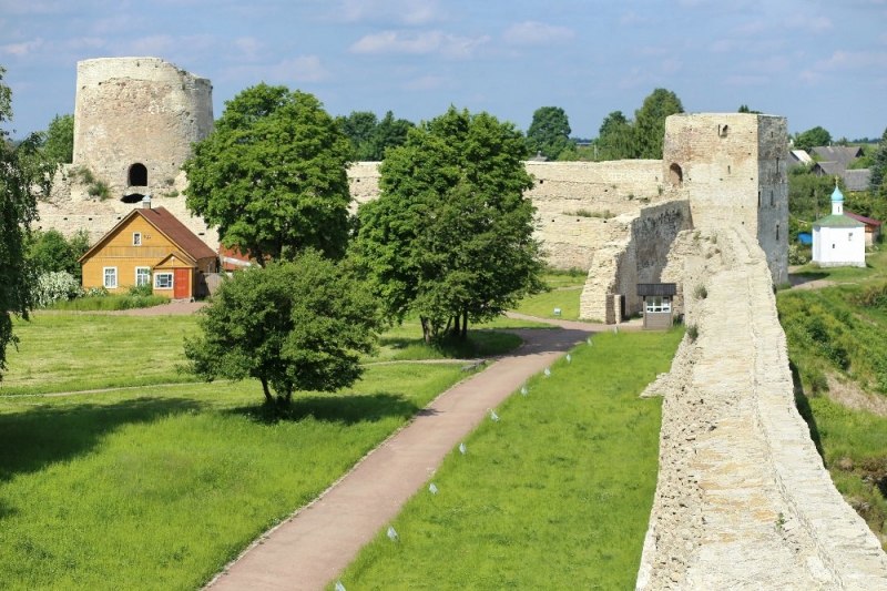 Псков-Изборск-Печоры из СПб на выходные, июнь 2015