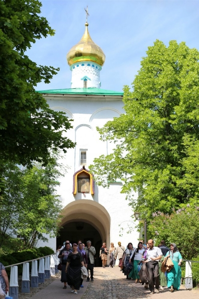 Псков-Изборск-Печоры из СПб на выходные, июнь 2015