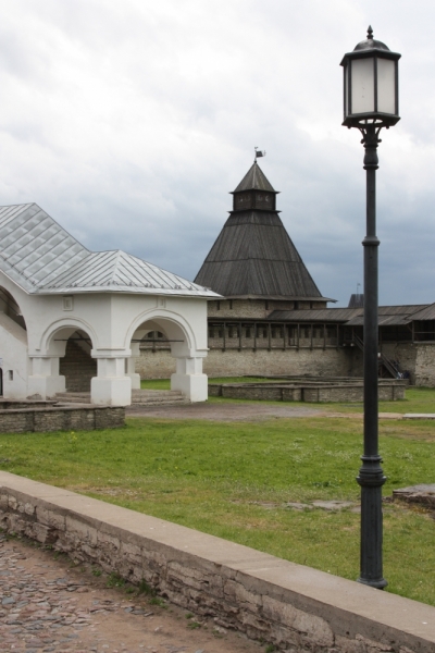 Питер-Павские маки-Псков-Изборск-Печоры-снова Павские маки-Питер