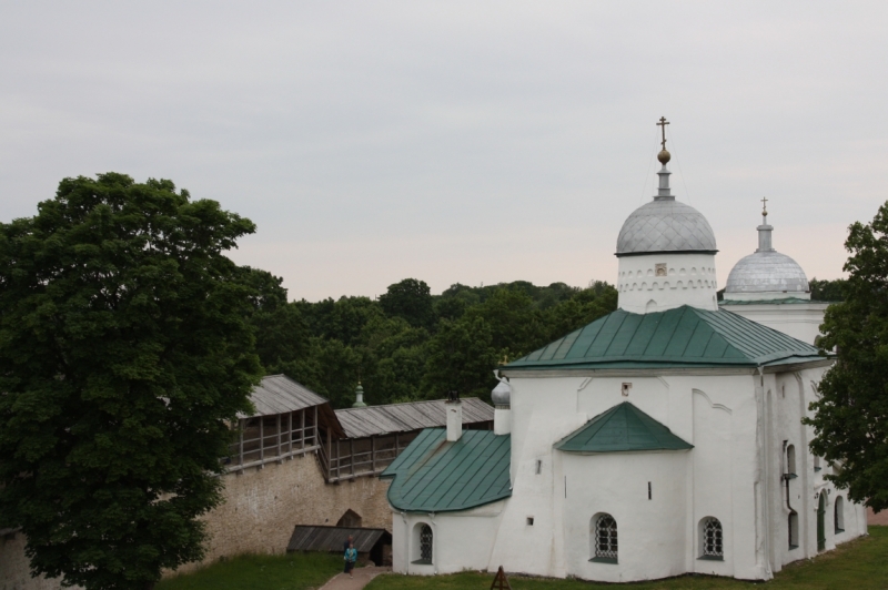 Питер-Павские маки-Псков-Изборск-Печоры-снова Павские маки-Питер