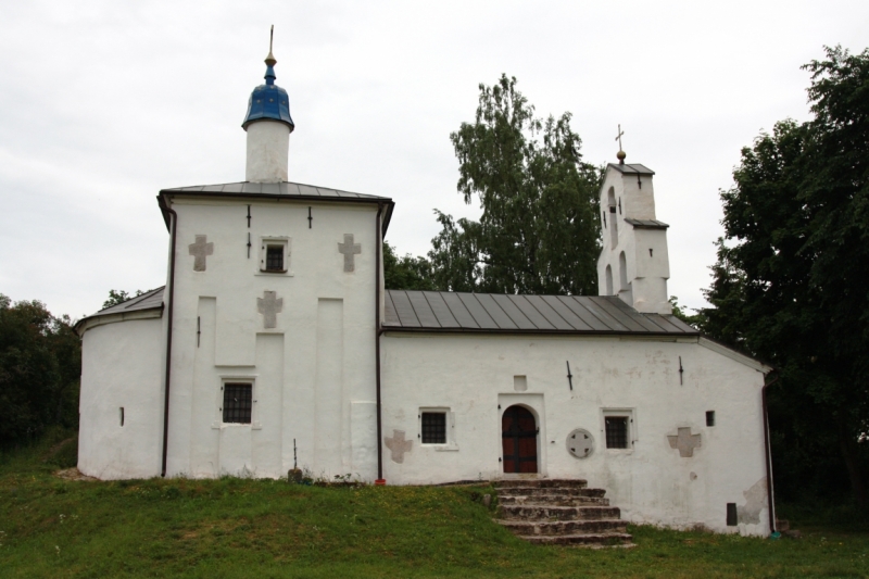 Питер-Павские маки-Псков-Изборск-Печоры-снова Павские маки-Питер