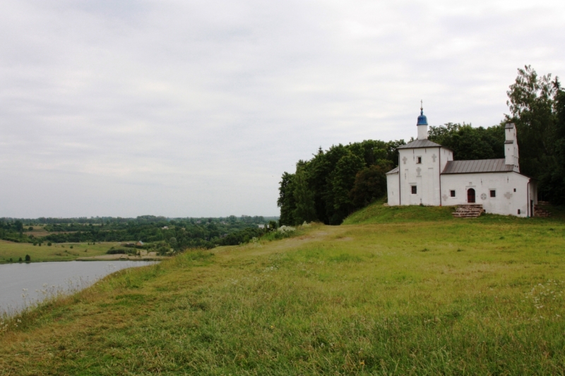 Питер-Павские маки-Псков-Изборск-Печоры-снова Павские маки-Питер