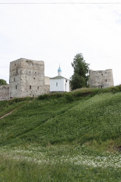 Питер-Павские маки-Псков-Изборск-Печоры-снова Павские маки-Питер